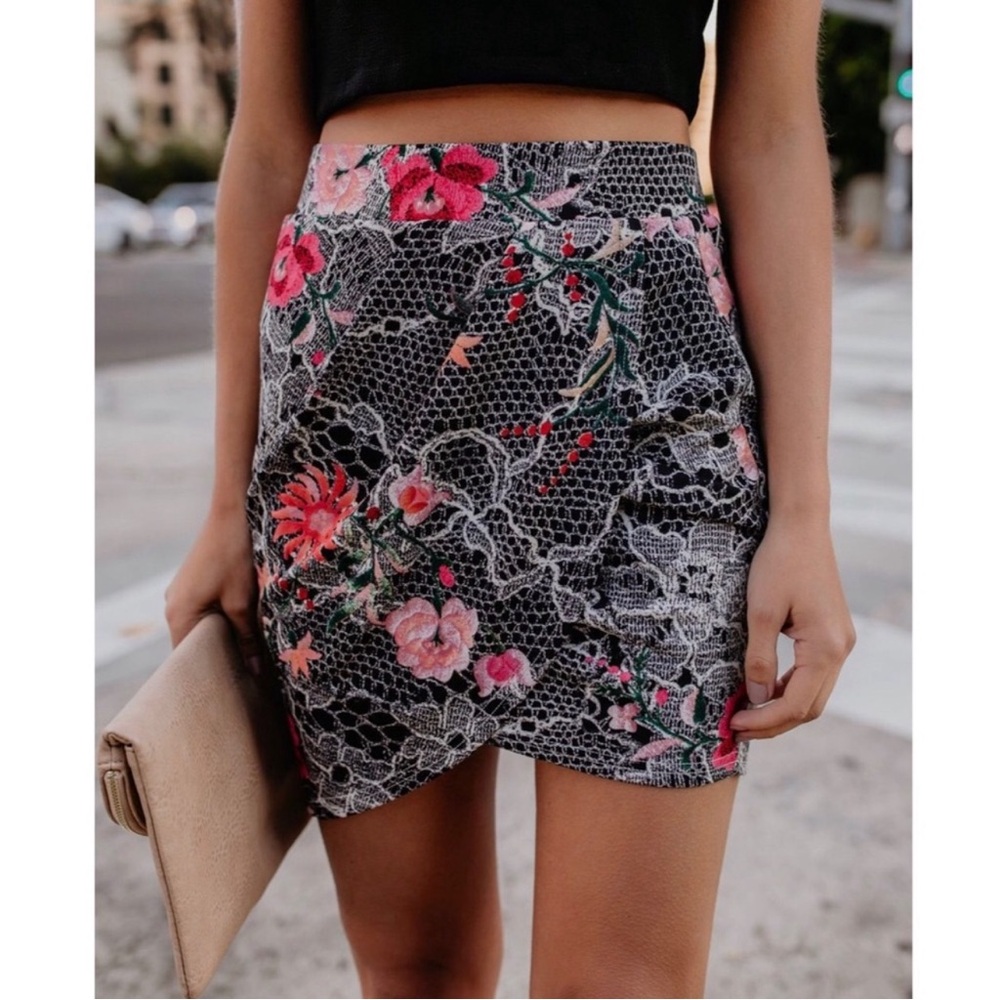 Vici Unbreakable Floral Lace Mini Skirt - Black and Pink Size Large